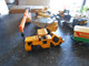 Lot Miniature Matériel Travaux Public Majorette Siku Matchbox Tractopelle Grue Bulldozer Rouleau Camion Ford Porte Char - Oud Speelgoed