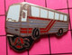 SP02 Pin's Pins / Beau Et Rare / THEME : TRANSPORTS / AUTOBUS ROUTIER GRIS ET ROUGE VAS - Transportation