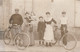 CARTE PHOTO A IDENTIFIER FAMILLE AVEC VELOS Cachets PARIS 20ieme A ARGENTEUIL 1908 - Radsport