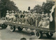 LE PLATEAU ROULANT DES BEAUTES - PIN UP PARISIENNES  - Bas Des CHAMPS ELYSEES - PHOTOGRAPHIE; INTERPRESS - (13 X 18 Cm) - Non Classificati