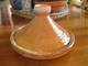 ANCIEN PLAT A TAGINE EN TERRE CUITE VERNISSEE - MAROC TUNISIE MAGHREB - Art Oriental