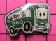 SP05 Pin's Pins / Beau Et Rare / THEME : TRANSPORTS / AUTOBUS ROUTIER VERT ANGLAIS BBG - Transportes