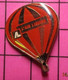 1216A Pin's Pins / Beau Et Rare / THEME : MONTGOLFIERES / BALLON LIBRE AIR LIQUIDE ROUGE ET OR - Montgolfières