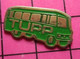 SP09 Pin's Pins / Beau Et Rare / THEME : TRANSPORTS /  AUTOBUS ROUTIER VERT TUPP Pas Erware ! - Transports