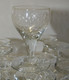 Delcampe - 11 ANCIENS PETITS VERRES A PIED VERRE Soufflé Et Gravés  CAVE A LIQUEUR COLLECTION VITRINE  Déco Table - Verre & Cristal