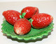 Delcampe - 2 PETITES ASSIETTES TROMPE L'OEIL PORTUGAL AIRES C.LEAL FRAISES & NOIX COLLECTION DECO VITRINE XXe - Andere & Zonder Classificatie