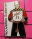 115a Pin's Pins / Beau Et Rare / THEME : NOEL / GROOM ROUGE ET NOIR NOUVELLES GALERIES NOEL 1991 - Weihnachten