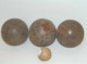 LOT De 3 BOULES De PETANQUES ANCIENNES Et Le Cochonnet Jus De Trouvailles N°3 SORTIES De GRANGE COLLECTION JEU ANCIEN - Boule/Pétanque