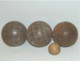 LOT De 3 BOULES De PETANQUES ANCIENNES Et Le Cochonnet Jus De Trouvailles N°3 SORTIES De GRANGE COLLECTION JEU ANCIEN - Bowls - Pétanque