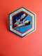 Pins émail 1983 - Avion Aviation Espace - Signé S6 - STS-6 Est La 1re Mission De La Navette Spatiale Challenger. - Space