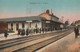 CARTE POSTALE ORIGINALE ANCIENNE COULEUR : VERNON LA GARE VOYAGEURS EN ATTENTE TRAIN ANIMEE EURE (27) - Estaciones Sin Trenes