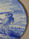 Delcampe - *PLAT CERAMIQUE CAMAIEU BLEU HERCULE TERRASSANT L'HYDRE De LERNE Signé RR Nevers? Collection Déco Vitrine E - Nevers (FRA)