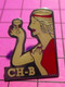 621 Pin's Pins / Beau Et Rare / THEME : BOISSONS / FEMME EN ROBE ROUGE EN TRAIN DE BOIRE - Boissons