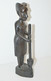 STATUETTE BOIS Foncé Sculpté FEMME AFRICAINE Pilant Le MIL OBJET ETHNIQUE ANCIEN COLLECTION DECO VITRINE - Holz