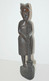STATUETTE BOIS Foncé Sculpté FEMME AFRICAINE Pilant Le MIL OBJET ETHNIQUE ANCIEN COLLECTION DECO VITRINE - Hout