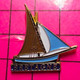 117 Pin's Pins / Beau Et Rare / THEME : BATEAUX / BRETAGNE VOILIER DE PECHE - Dranken