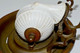 Delcampe - BEL ENCRIER A BASCULE SIPHOIDE ESCARGOT XIXe Porcelaine Blanche Coupelle Laiton Collection Vitrine - Inkwells