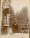 PHOTO ANCIENNE - 88 VOSGES GERARDMER ENFANT BEBE FILLETTE A COTE DE LA MAISON DE FAMILLE 1900 - Gerardmer