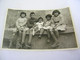 ATTENTION PHOTO ORIGINALE - Aigues Vives (30)  Groupe D'Enfants Assis Sur Un Muret - 1955 - SUP  (FG 68) - Aigues-Vives
