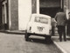 Voiture Automobile Renault 4L De Dos-☛Photographie Photo Originale-☛rue Vers Village D' Aups Var 1950≃Tabac Boucherie- - Auto's