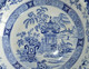 ANCIEN PLAT DEMI CREUX CERAMIQUE TERRE DE FER DECOR JAPONISANT Déco Motifs Bleus Collection Déco Vitrine - Terre De Fer (FRA)