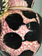 Delcampe - VASE CERAMIQUE VALLAURIS VINTAGE Décors NOIRS FOND ROSE ANSES TORSADEES DOREES Collection Déco Vitrine - Vallauris (FRA)