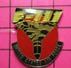 1017 Pin's Pins / Beau Et Rare / THEME : AVIATION / US AIR FORCE BOMBARDIER F-111 AARDWARK Pour Les Intimes - Avions