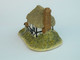 Vintage English THATCHED COTTAGE Collectible Ornament - Edificios & Paisajes