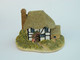 Vintage English THATCHED COTTAGE Collectible Ornament - Edifici & Paesaggi