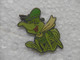 Pin's BD - Grenouille Verte ? Criquet Vert ? - Pins Badge Pour TURNER Animal à Beret Et écharpe - Comics