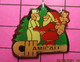 710b Pin's Pins / Beau Et Rare / THEME : NOEL / PERE NOEL  HOTTE CADEAUX SAPIN INFIRMIER AMICALE HOPITAL CHI - Navidad