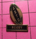 1318a Pin's Pins / Beau Et Rare / THEME : SPORTS / RUGBY BALLON OVALE ASTD TROUVILLE DEAUVILLE - Rugby