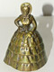 JOLIE ANCIENNE CLOCHE CLOCHETTE DE TABLE BRONZE FEMME Déco Collection Vitrine - Cloches