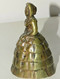 JOLIE ANCIENNE CLOCHE CLOCHETTE DE TABLE BRONZE FEMME Déco Collection Vitrine - Bells