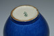 Delcampe - ANCIEN PETIT VASE En PORCELAINE De SEVRES BLEU Bordure Bronze Ou Laiton - Sèvres (FRA)