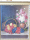 MORTELAZ (XIX-XXème) Huile Sur Toile Grand Format Nature Morte Aux Raisins Cerise Pêche Et Bouquet Fleuri - Olii