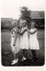 Carte Photo Originale Trio De Fillettes à La Queue Leu Leu Au Jardin En 1933 à Zappelaù - Anonyme Personen