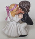 Couple D'enfants Amoureux - Enfants - Mariés Bisous Robe Costume Bouquet De Fleurs- STATUETTE - Bon état - 9 / Vers 1990 - Sonstige & Ohne Zuordnung
