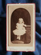 Photo CDV  Caccia Au Havre  Petite Fille Blonde Maintenue Sur Le Dossier D'une Chaise  CA 1880-85 - L564B - Old (before 1900)