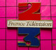 1214c Pin's Pins / Beau Et Rare / THEME : MEDIAS / Grand Pin's LA 2 LA 3 FRANCE TELEVISION Série Limitée - Médias