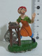 09596 Pastorello Presepe - Statuina In Plastica - Arrotino - Christmas Cribs