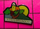 915c Pin's Pins / Beau Et Rare / THEME : VILLES / BRIGNOLES VIN VIGNE RAISIN EN PAYS BRIGNOLAIS - Cities