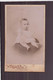 Photo Sur Carton  ( 10.5 X 6 Cm ) " Bébé Assise Sur Un Coussin " Photographe Thillier, Angers - Oud (voor 1900)