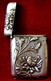 PYROGENE DE POCHE ART NOUVEAU METAL ARGENTE  Petite Boîte Porte-allumettes . XIX ème , FLEURS CHRYSANTHEME - Pyrogenes