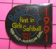 1121 Pin's Pins / Beau Et Rare / THEME : SPORTS / BASEBALL POUR FILLES BOBBY SOX 1991 FIRST IN GIRLS SOFTBALL SINCE 1963 - Honkbal