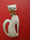 Ancienne Broche émail - Strass - Chat Type " Filou Blanc " - élancé - Long Neck Cat - Broches