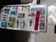 EUROPE Lot De + De 500 Enveloppes + 750 Grs De Timbres Sur Fragments + Plaquettes De Timbres à Thèmes - Lots & Kiloware (mixtures) - Min. 1000 Stamps