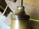 Delcampe - Ancienne Lampe, Allumoir Ou Bougie Ancienne à Essence Ou Pétrole (Hauteur= 19cm)  (Socle = 4,5cm) - Kupfer