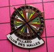513i Pin's Pins / Beau Et Rare / THEME : SPORTS / BILLARD CLUB DES HALLES - Billiards