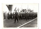 PHOTO - ALGERIE - Militaires - Passage Du Défilé Devant Les Drapeaux En 1956 - Photos